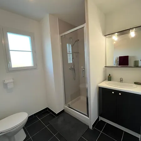 T2 Renove Avec Balcon, Proche Et Commerces Apartment *