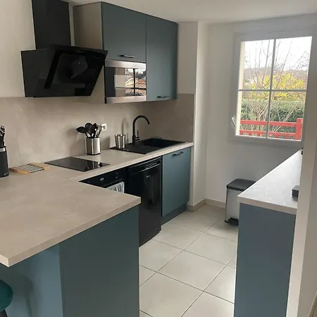 T2 Renove Avec Balcon, Proche Et Commerces Apartment Ares