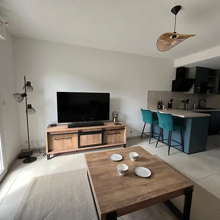 T2 Renove Avec Balcon, Proche Et Commerces Apartment Ares