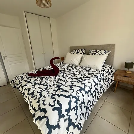 T2 Renove Avec Balcon, Proche Et Commerces Apartment Ares