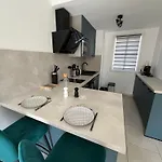 T2 Renove Avec Balcon, Proche Et Commerces Apartment