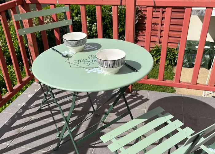 T2 Renove Avec Balcon, Proche Et Commerces