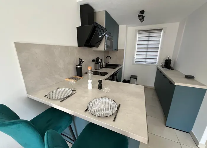 T2 Renove Avec Balcon, Proche Et Commerces 아파트